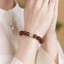 Vòng tay gỗ đàn hương giúp thư giãn, hạt gỗ màu vàng, dành cho nam/nữ, trang sức artisanal màu nâu với họa tiết