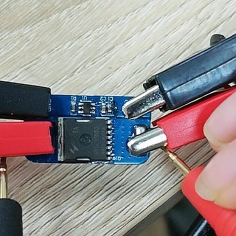 PCF * LM74700 Chip Mô-đun Diode lý tưởng 10A Đầu ra hiện tại cần mặt đất Bảo vệ phân cực ngược cho năng lượng mặt trời
