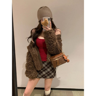 MosesQueen đi kèm với miếng đệm ngực dày dành cho nữ