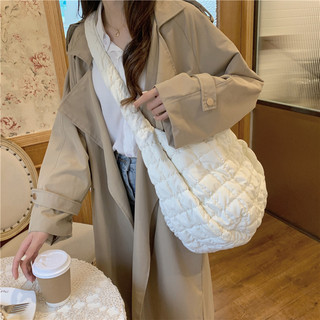 Túi Nữ Thu Đông Dạo Phố Mây Xếp Ly Túi Lớn Độc Đáo Niche Kim Cương Dung Tích Lớn Túi Bánh Bao Retro Túi Messenger