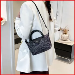 GC2 Túi đựng bánh bao nữ mới có thiết kế thời trang và đa năng Túi xách in họa tiết da báo CG2