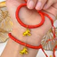 Vòng tay ngựa Tết Nguyên Đán - Dây lụa đỏ với biểu tượng ngựa vàng mang lại may mắn và thịnh vượng