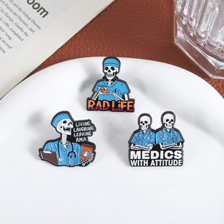 Balo pin phụ kiện cho nhân viên y tế và x-quang - Độc đáo với đầu lâu men thổ cẩm và huy hiệu kim loại
