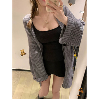 MosesQueen đi kèm với miếng đệm ngực dày dành cho nữ