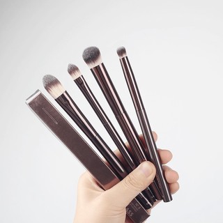 Đồng Hồ Cát Che Khuyết Điểm Bàn Chải Traceless Dán Bàn Chải Slope Loại Đa Năng Trang Điểm Vòng Tròn Tối Che Khuyết Điểm