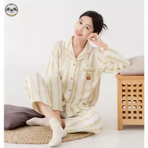 Bộ đồ ngủ cặp đôi phong cách Nhật Bản Muji, thiết kế thêu gấu và sọc, làm từ cotton nguyên chất, phù hợp mùa thu đông.
