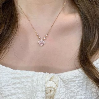 Vòng cổ nữ thiết kế mới nhất với kim cương hồng đầy đặn và motif bốn chiếc lá shamrock