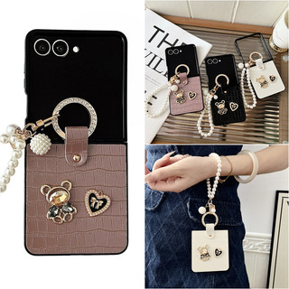 Ốp Lưng Vòng Tay Ngọc Trai Họa Tiết Cá Sấu Cho Samsung Galaxy Z Flip 7 Flip 7FE Z Flip 6 Z Flip 5 Z Flip 4 Z Flip 3 Sang Trọng Gấu Kim Cương Nhẫn Khóa