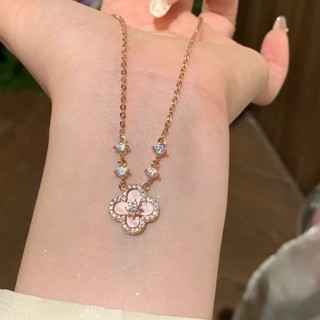 Vòng cổ nữ thiết kế mới nhất với kim cương hồng đầy đặn và motif bốn chiếc lá shamrock