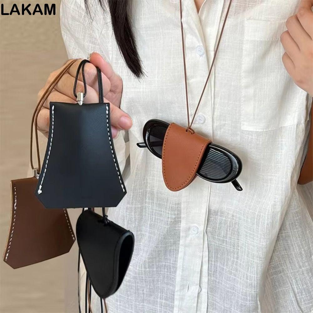 Mặt dây chuyền kẹp kính LAKAM, thiết kế từ da bền bỉ, tiện lợi cho việc bảo quản