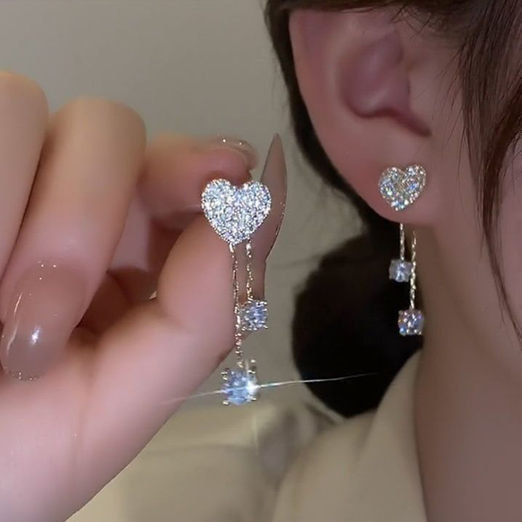 Nhẫn tai trái tim tua rua sáng bóng như kim cương, phù hợp cho tiệc tùng và du lịch