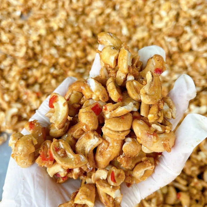 500Grm Hạt Điều Rang Tỏi Ớt Vỡ 2 Ngon, Thơm, Cay, Giòn Hàng Loại 1- Date mới - Cam Kết  mới bao đôi trả trong 15 Ngay