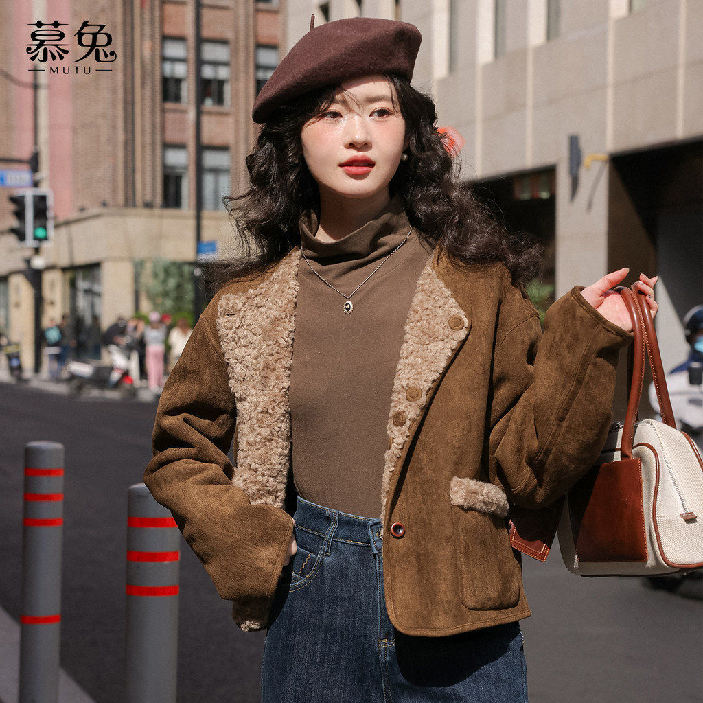 Mutu Áo Thun Nữ Màu Cà Phê Retro, Cổ Cao Tay Dài, Phong Cách Mới Lạ, Perfect Cho Mùa Đông