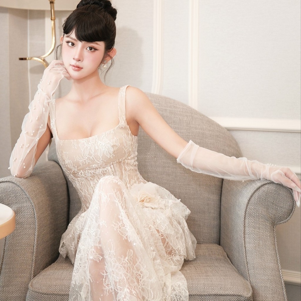 Đầm tiệc ren kim sa lấp lánh Khiết thiết kế form corset dài phối tùng xếp tầng & hoa 3D đính eo sang trọng KD384