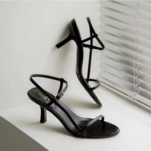Dép Nữ Phong Cách Mới Mùa Hè Influencer Cùng Phong Cách Stiletto Khóa Dây Đeo Cao Gót Dép Gợi Cảm Mở Ngón Chân110511
