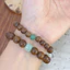 Vòng tay gỗ đàn hương giúp thư giãn, hạt gỗ màu vàng, dành cho nam/nữ, trang sức artisanal màu nâu với họa tiết