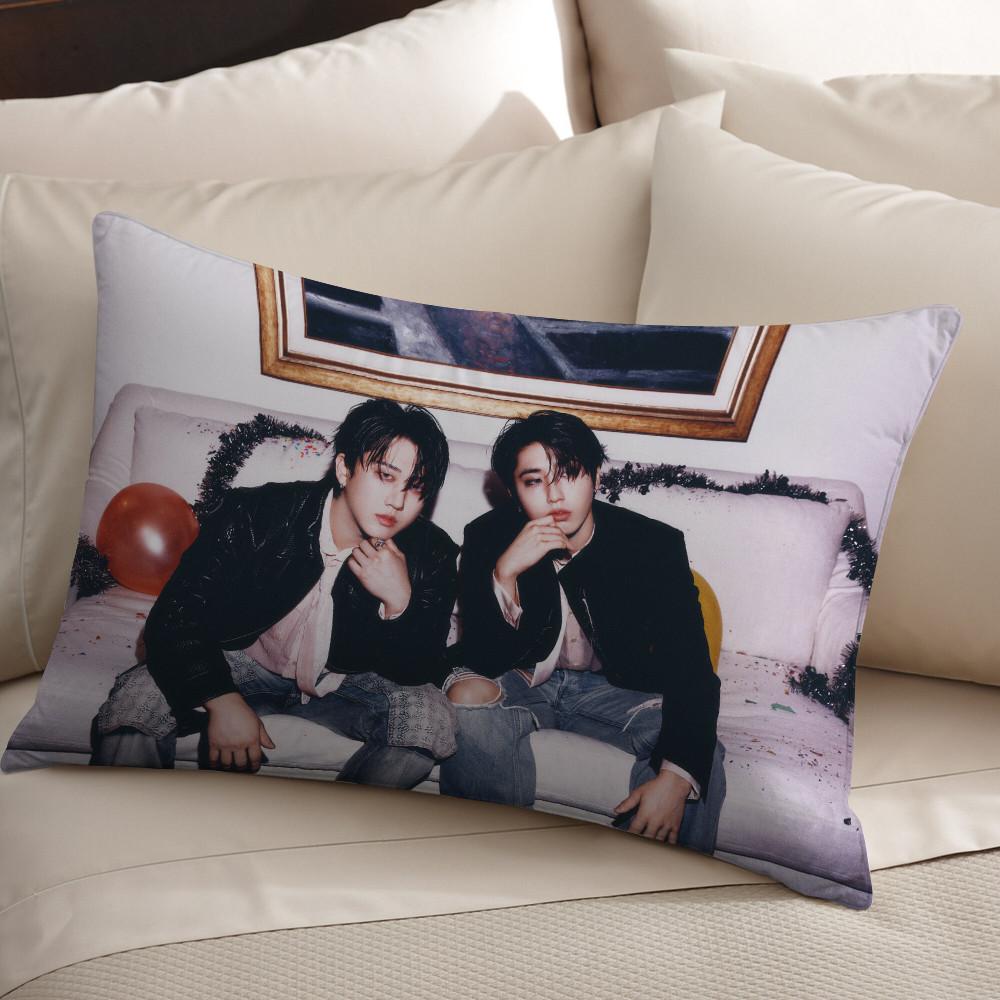 Vỏ gối Polyester hình chữ nhật một mặt Kpop Stray Kids, có thể giặt được, thích hợp để trang trí phòng khách giường Sofa (không bao gồm lõi)