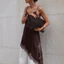 Đầm bất đối xứng đáy với ren tinh tế, làm từ polyester mềm và spandex, thoải mái cho hàng ngày
