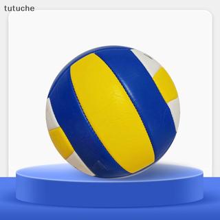Bóng chuyền kích cỡ 5 phong cách chuyên nghiệp, phù hợp thi đấu và huấn luyện cả trong nhà lẫn ngoài trời, kể cả bóng chuyền bãi biển.