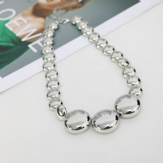 Vòng cổ hạt đá cuội tròn ba chiều sang trọng và phóng đại với cá tính mát mẻ và phong cách, dây chuyền xương đòn đa năng