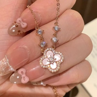 Vòng cổ nữ thiết kế mới nhất với kim cương hồng đầy đặn và motif bốn chiếc lá shamrock