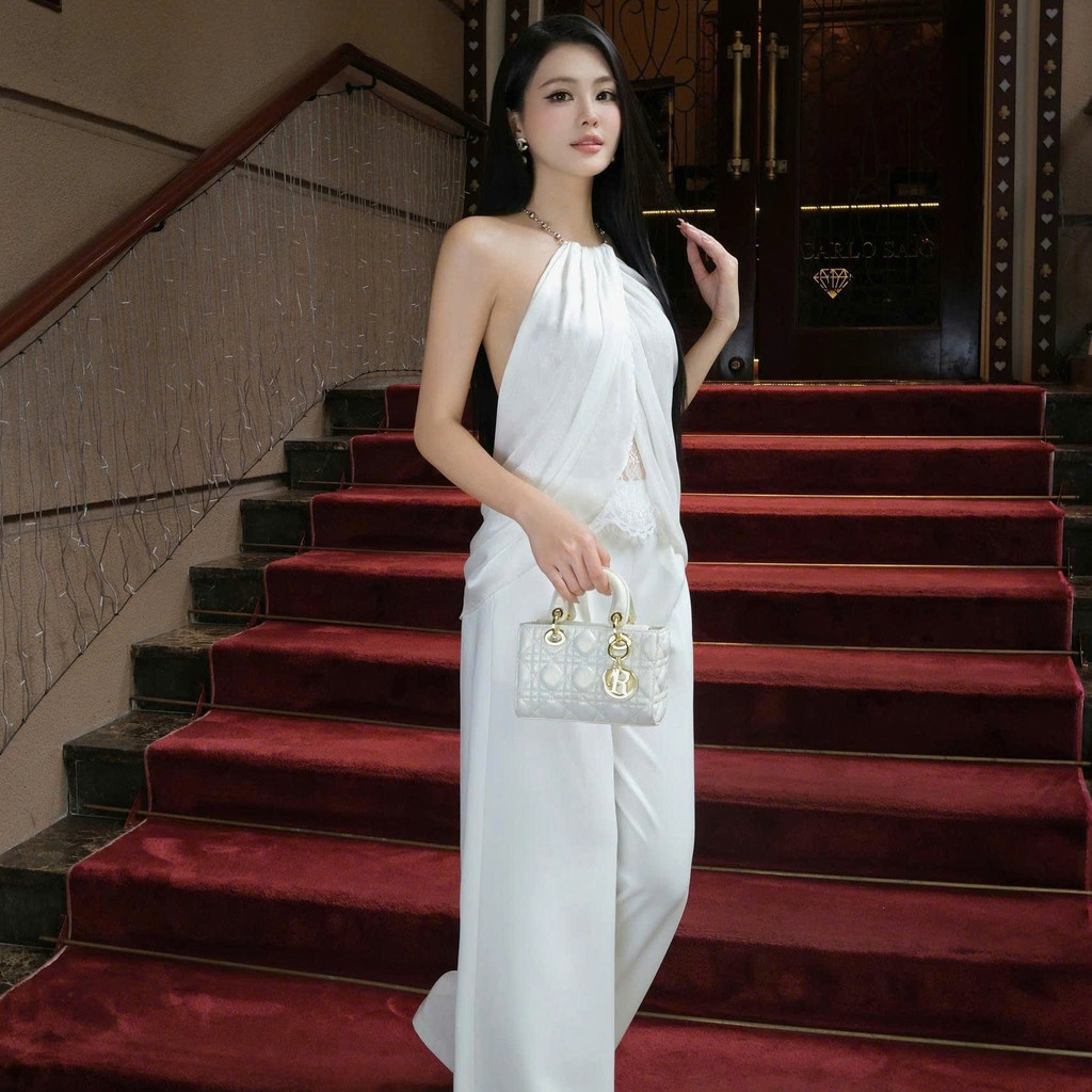 Set áo yếm khiết dây cổ đính đá phối quần ống suông trắng phong cách quyến rũ hiện đại KS399