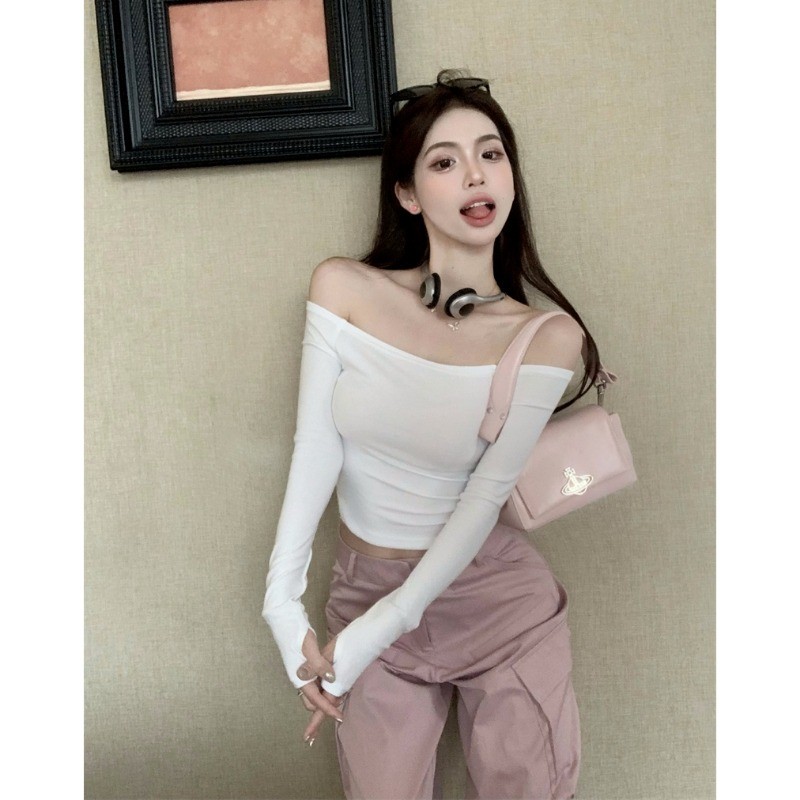 Áo sơ mi nữ dài tay mùa thu, thời trang mới nhất với thiết kế lệch vai giúp bạn trông thon gọn quyến rũ.
