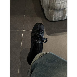 Giày ba lê dây đeo chéo Satin Rivet