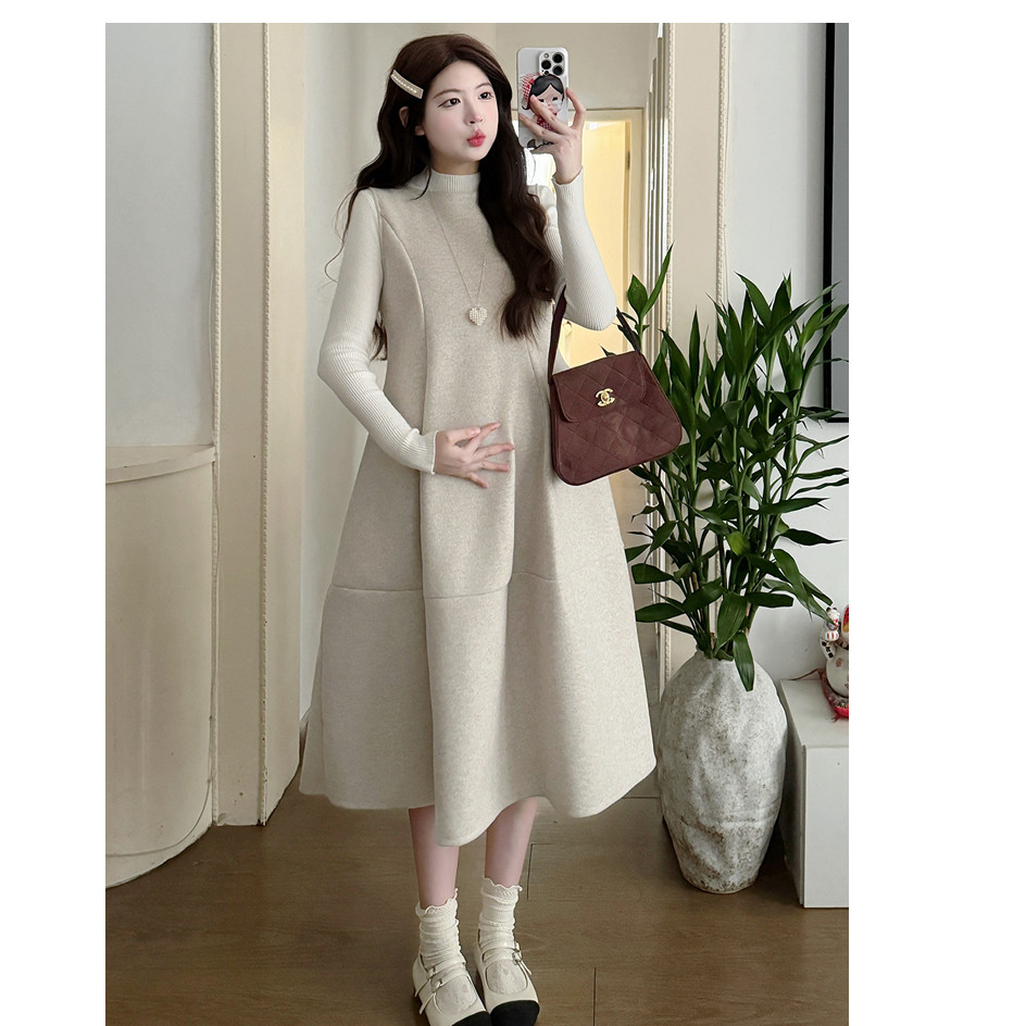 Bộ đồ bà bầu thu đông gồm váy len eo hẹp và áo, hai mảnh