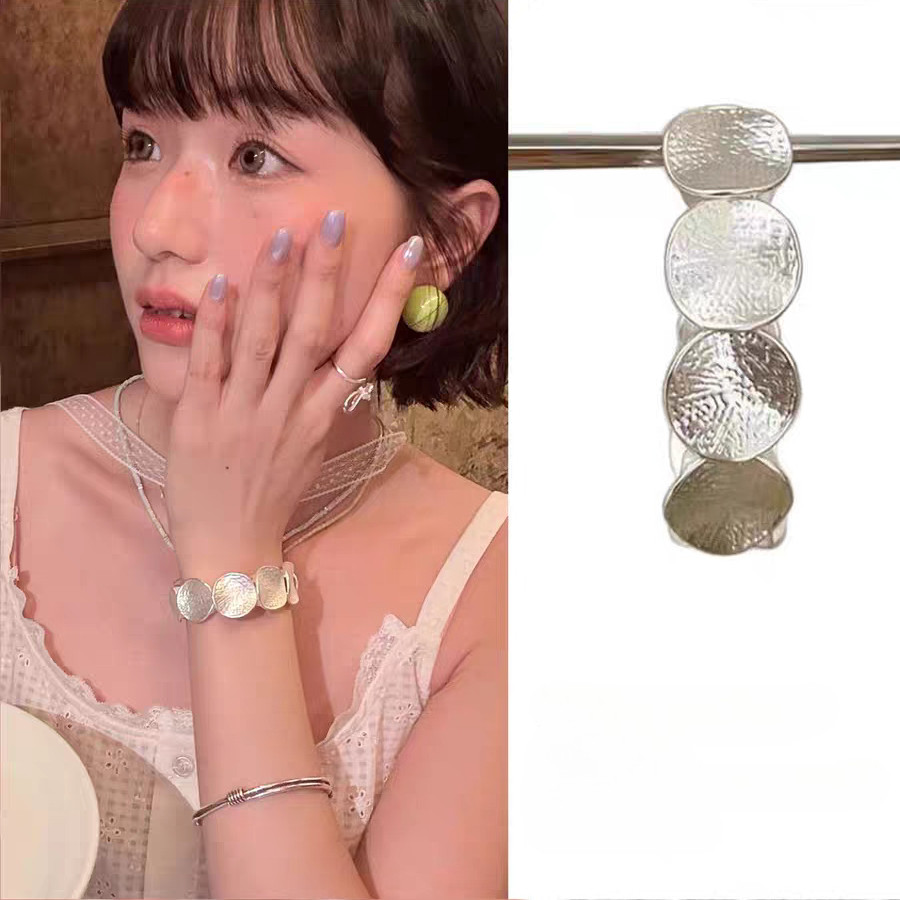 Vòng tay kim loại không đồng nhất với thiết kế tấm nối độc đáo - Trang sức thời trang tuyên bố