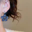 Bông tai thả Camellia với kim cương giả màu xanh, thiết kế hoa vintage luxury - phụ kiện nữ thời trang