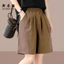 Quần short nữ dáng rộng thể thao, làm từ cotton nguyên chất, phù hợp mùa hè và mang lại cảm giác thoải mái.