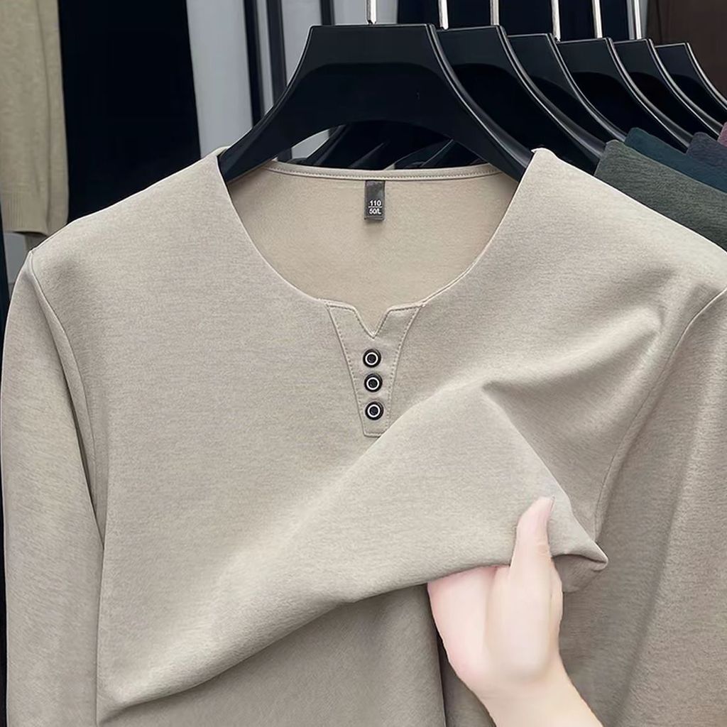 Áo hoodie nam dáng ôm vừa vặn, phù hợp mùa thu đông