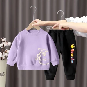 Bộ áo nỉ và quần dài thời trang bé gái với thiết kế hợp thời trang cho trang phục mùa xuân hàng ngày dành cho trẻ em sành điệu