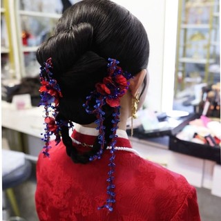 Phụ kiện cưới cao cấp gồm mũ cô dâu, qipao và dạ hội