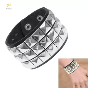 Vòng tay vuông đinh tán phong cách punk rock và gothic - Trang sức thời trang thể hiện cá tính