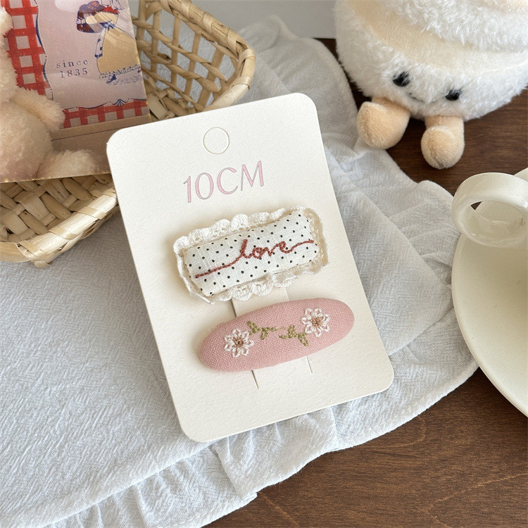 Kẹp tóc chấm bi cho bé gái