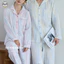 Bộ đồ ngủ nam nữ hai lớp từ cotton nguyên chất, thiết kế sọc màu sắc, cảm giác sang trọng và thoải mái.