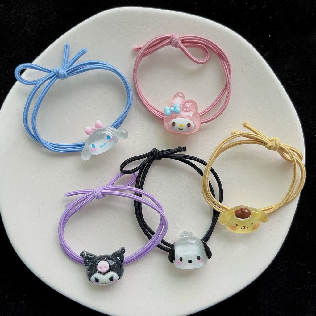 Dây buộc tóc Sanrio trong suốt dễ thương với nhiều màu sắc từ cao su mềm mại, bao gồm nhân vật yêu thích như Cinnamoroll, Kuromi và My Melody
