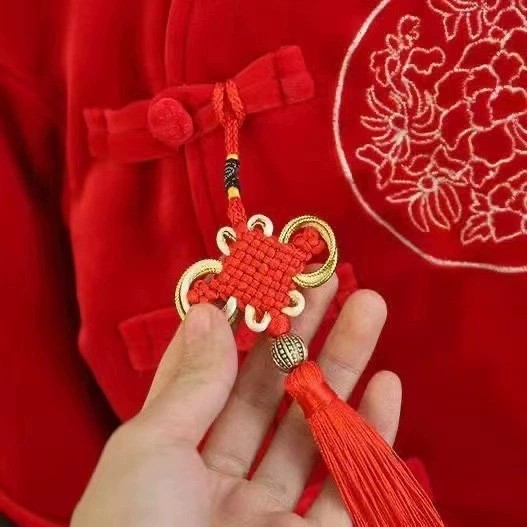Nút thắt may mắn tua rua màu vàng và đỏ - Mặt dây chuyền hoặc trang sức trang trí Tết