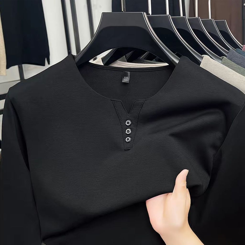 Áo hoodie nam dáng ôm vừa vặn, phù hợp mùa thu đông