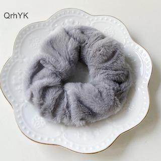Những chiếc scrunchie mềm mại dành cho bé gái, màu sắc đa dạng, ấm áp mùa đông