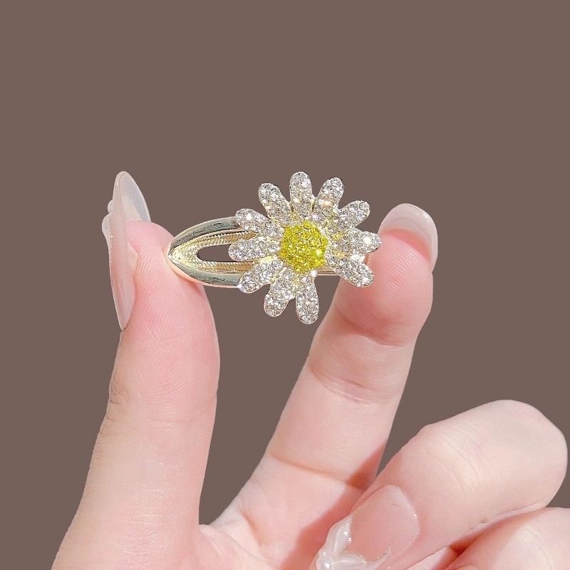 Kẹp Tóc Hình Hoa Cúc Phiên Bản Hàn Quốc Cao Cấp, Có Kim Cương Giả Sáng Bóng, Thiết Kế Dễ Thương Cho Phụ Nữ