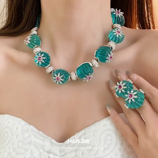 Vòng cổ họa tiết hoa nhựa - Kiểu dáng cổ điển, sang trọng nhẹ nhàng