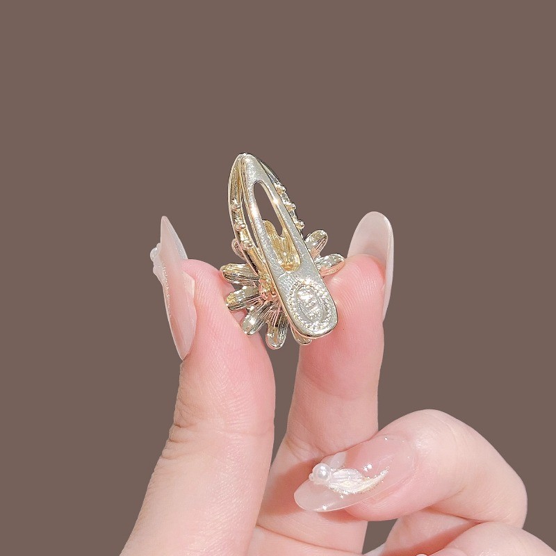 Kẹp Tóc Hình Hoa Cúc Phiên Bản Hàn Quốc Cao Cấp, Có Kim Cương Giả Sáng Bóng, Thiết Kế Dễ Thương Cho Phụ Nữ