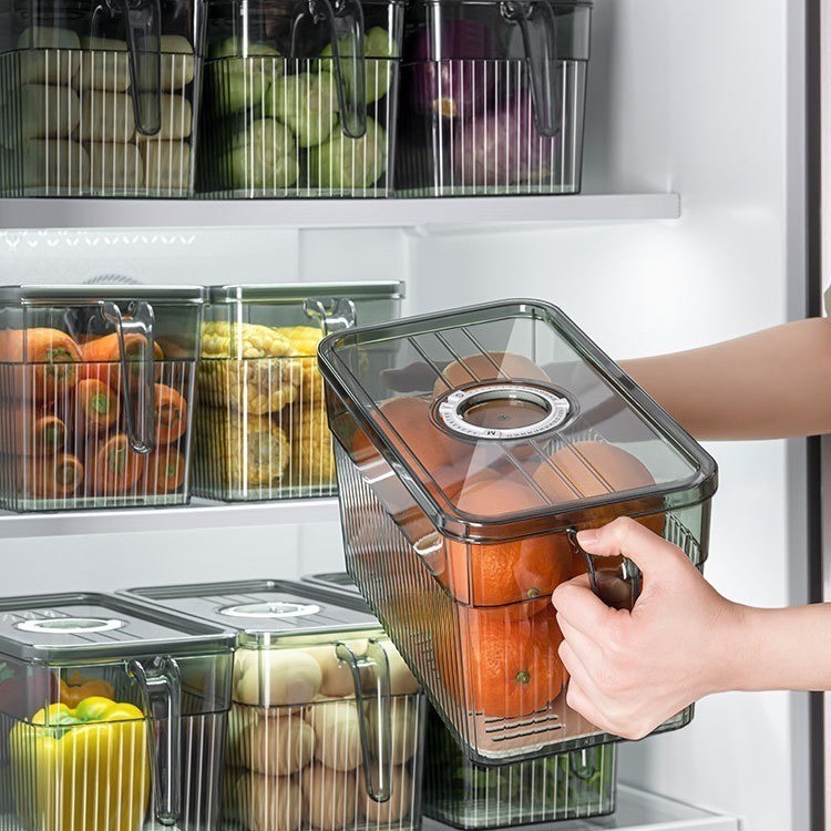 Hộp nhựa bảo quản thực phẩm cho tủ lạnh chất liệu cao cấp, có tay cầm tiện dụng.
