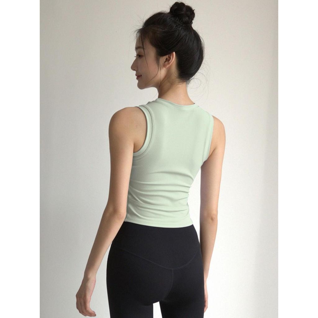 Set đồ tập yoga nữ gồm áo tank và quần lót ôm sát, phù hợp chạy bộ và luyện tập