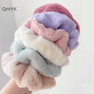 Những chiếc scrunchie mềm mại dành cho bé gái, màu sắc đa dạng, ấm áp mùa đông
