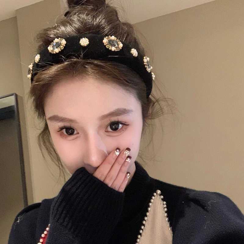 Băng Đô Cao Cấp Nhung Đen with Kim Cương và Ngọc Trai - Phù Hợp cho Style Công Nghiệp Sang Trọng