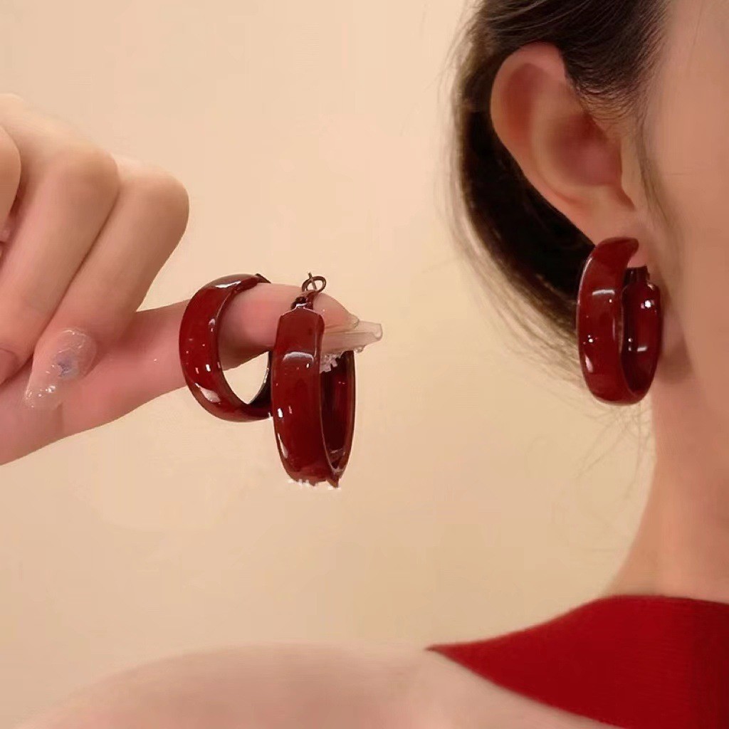 Bông Tai Đỏ Phù Hợp Với Bông Tai Thu Đông Cao Cấp